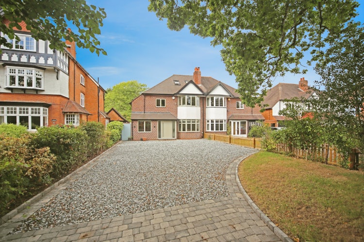 5 bedroom semi-detached house