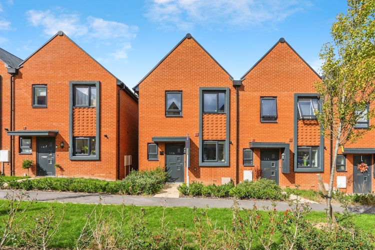 3 bedroom end of terrace house