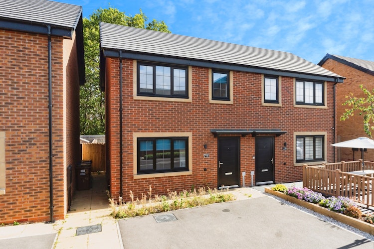 3 bedroom semi-detached house