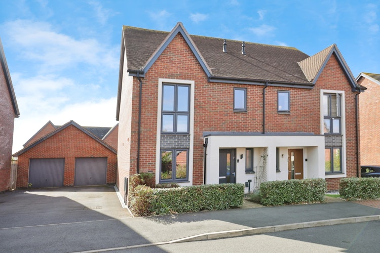 3 bedroom semi-detached house