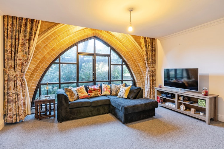 2 bedroom flat