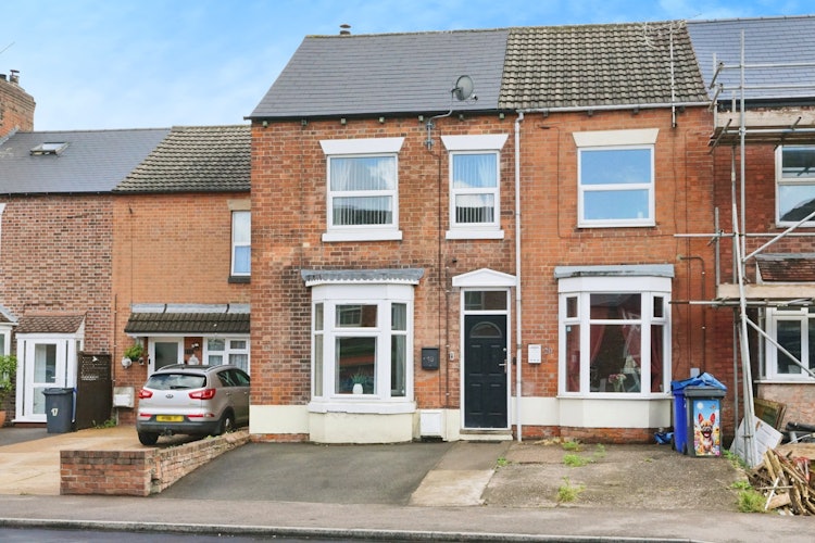 3 bedroom end of terrace house