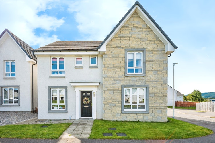 4 bedroom detached house