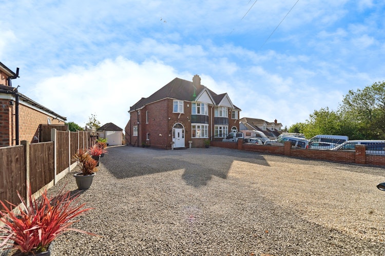 3 bedroom semi-detached house