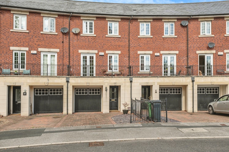 3 bedroom town house