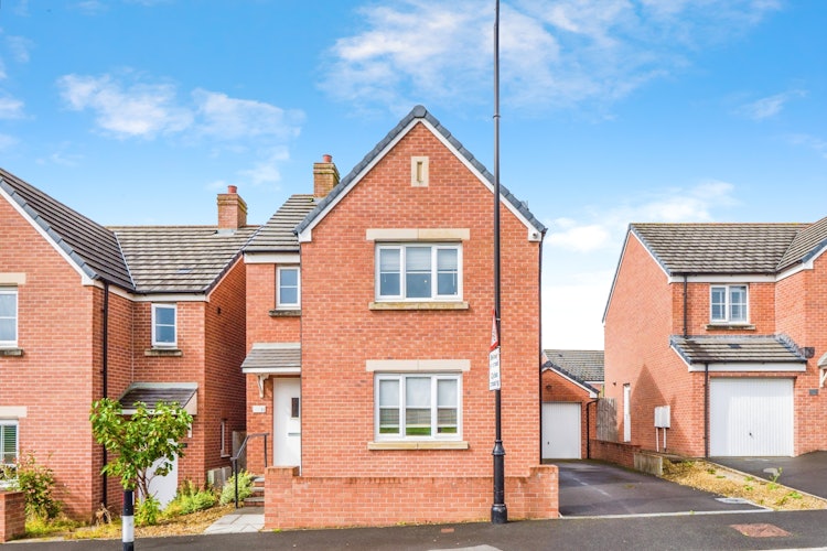 3 bedroom detached house