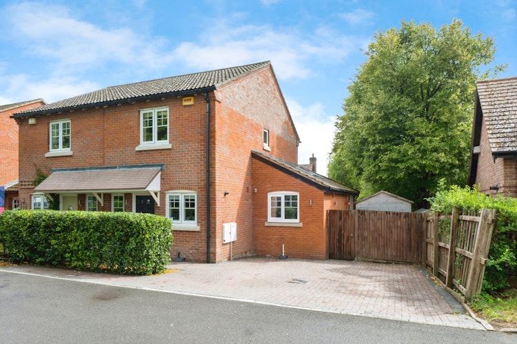 3 bedroom semi-detached house
