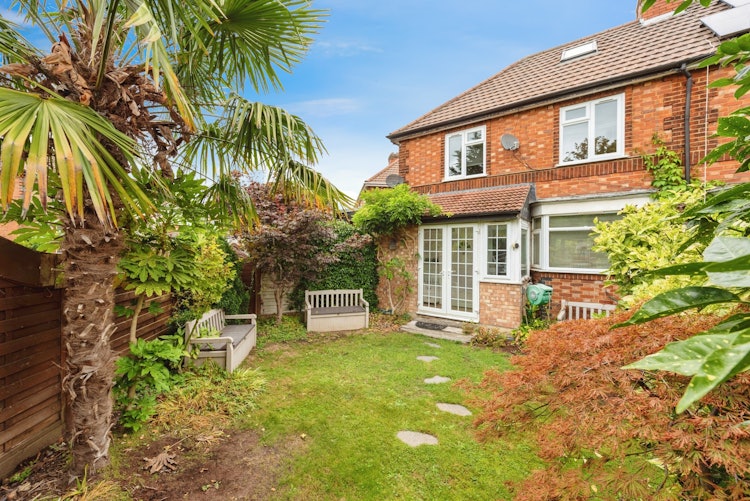 4 bedroom semi-detached house
