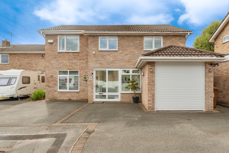 4 bedroom detached house