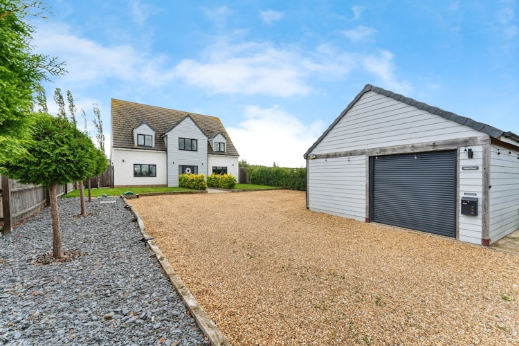 4 bedroom detached house