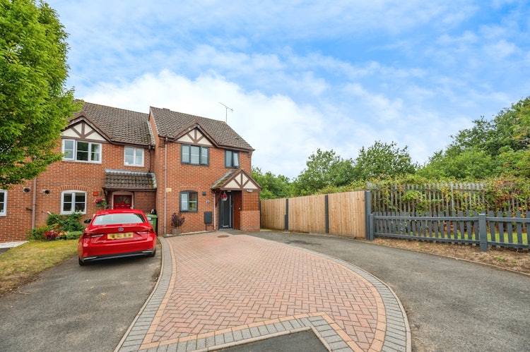 3 bedroom end of terrace house