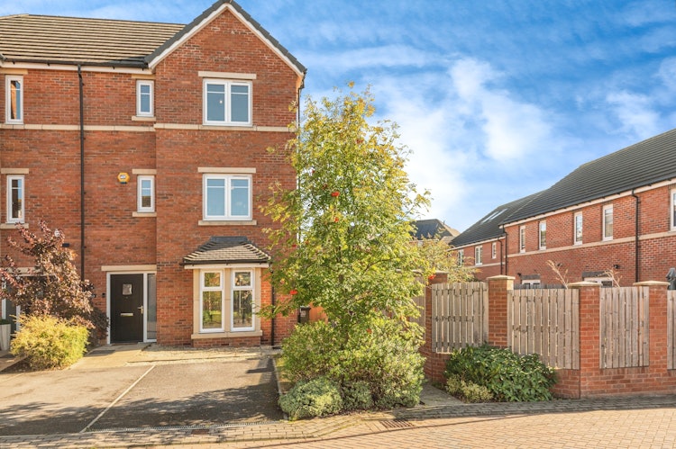 4 bedroom semi-detached house