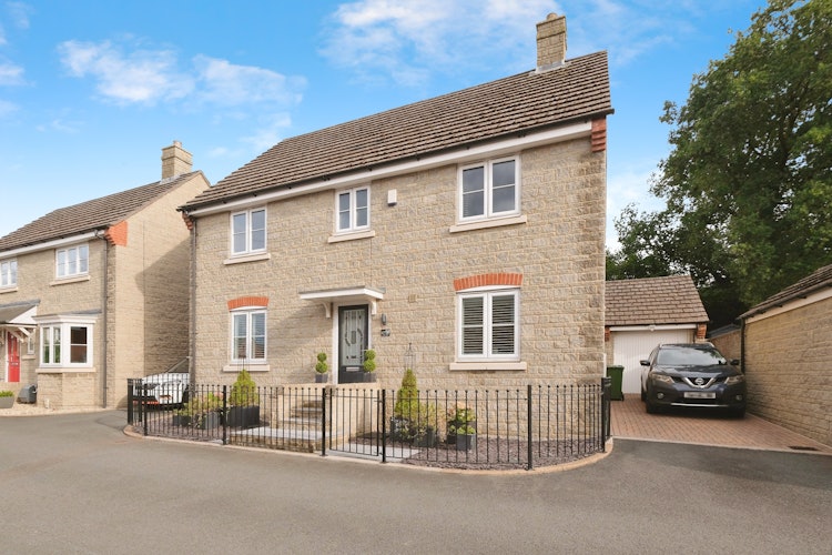 4 bedroom detached house