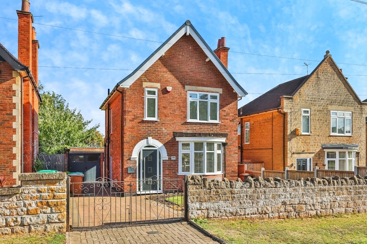 3 bedroom detached house