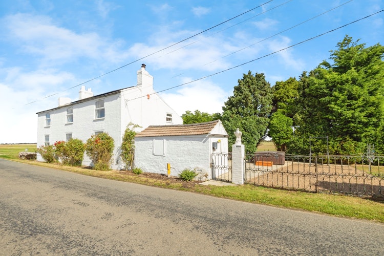 3 bedroom detached house