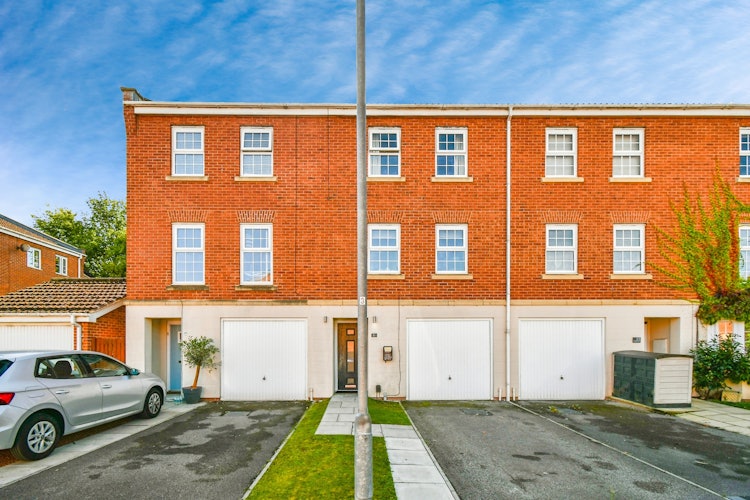 4 bedroom terraced house