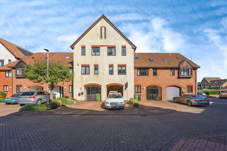 3 bedroom town house