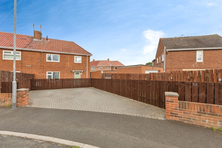 3 bedroom semi-detached house