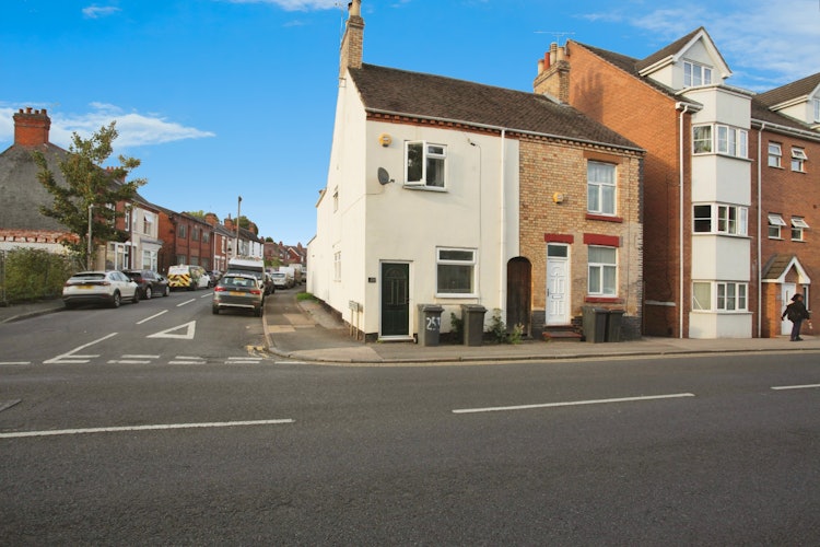 3 bedroom semi-detached house