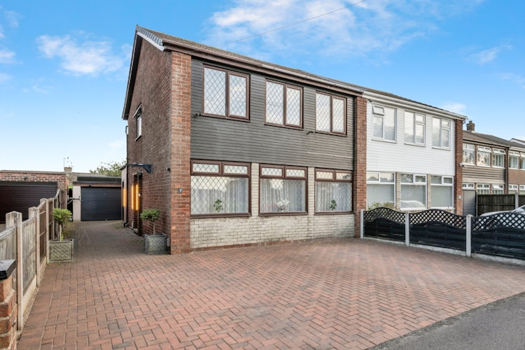 4 bedroom semi-detached house