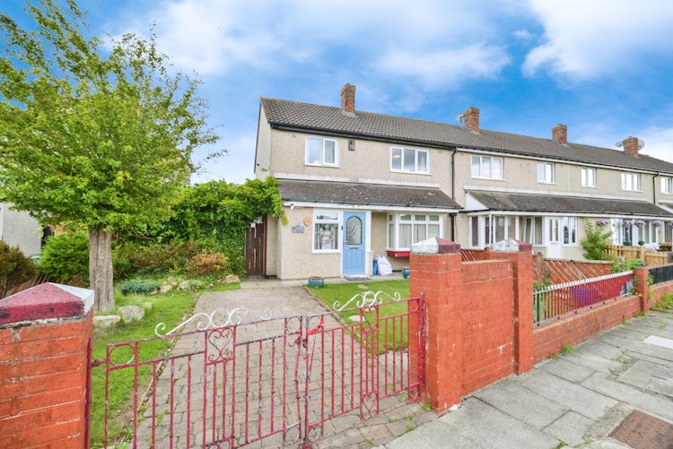 3 bedroom end of terrace house