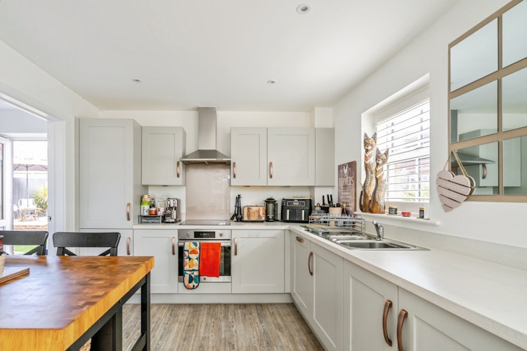 3 bedroom detached house