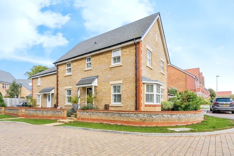 3 bedroom detached house