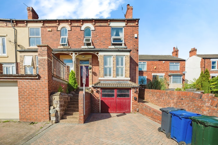4 bedroom semi-detached house