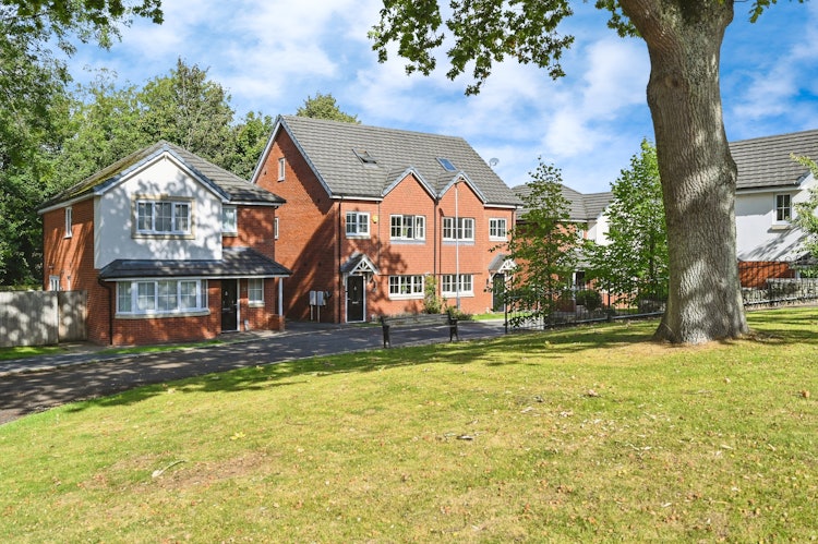 4 bedroom semi-detached house