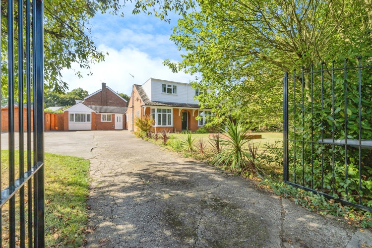 4 bedroom detached house