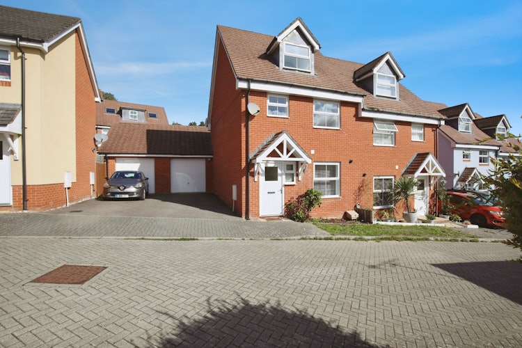 3 bedroom semi-detached house