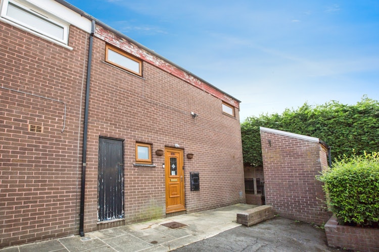 3 bedroom end of terrace house