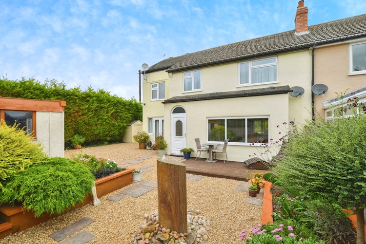 4 bedroom semi-detached house