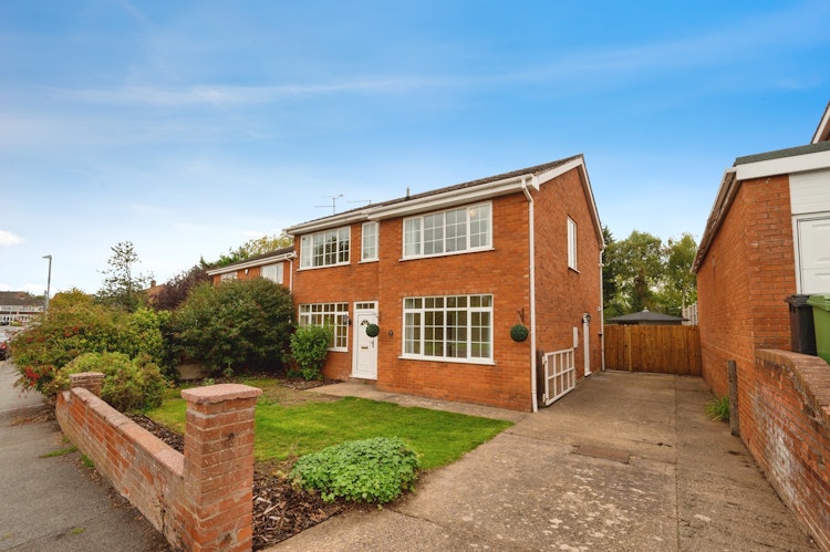 4 bedroom detached house