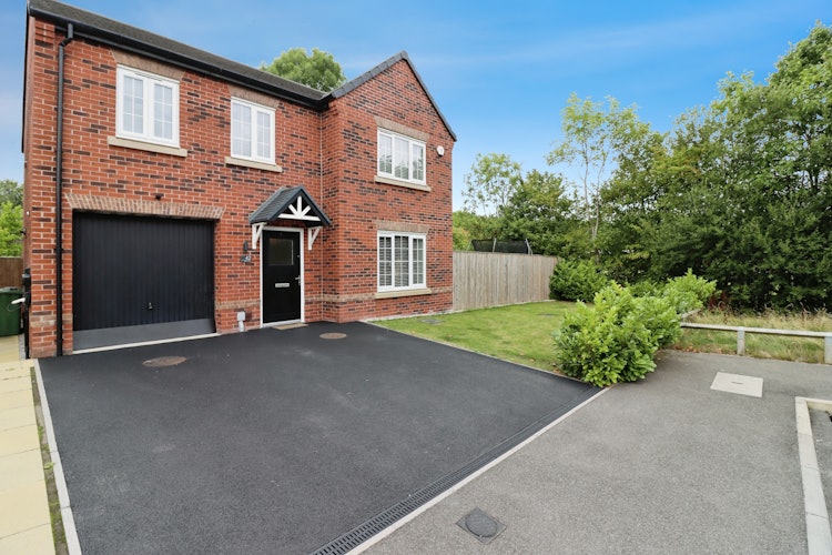 4 bedroom detached house