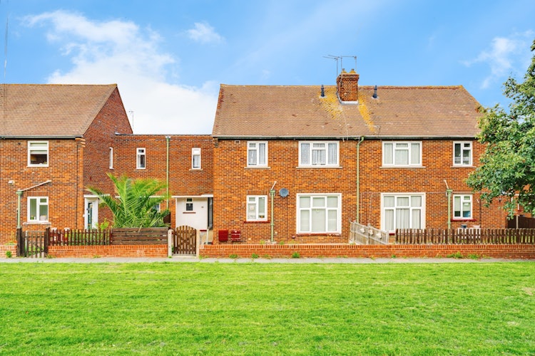 2 bedroom maisonette