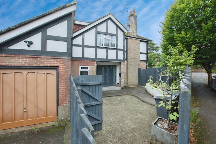 4 bedroom detached house