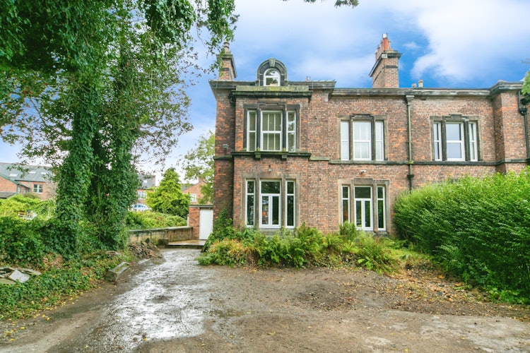 7 bedroom semi-detached house