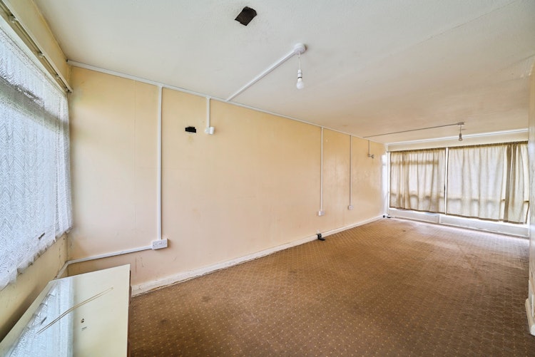 3 bedroom end of terrace house