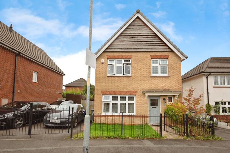 3 bedroom detached house