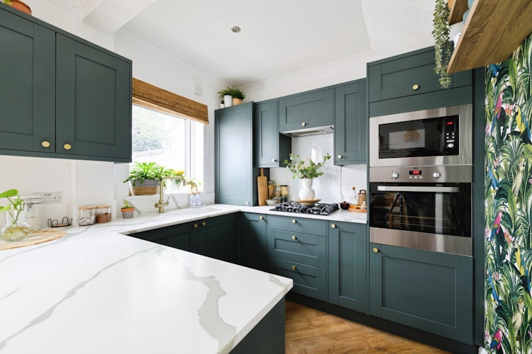 4 bedroom end of terrace house
