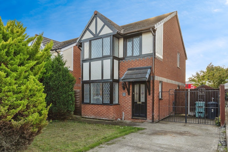 3 bedroom detached house