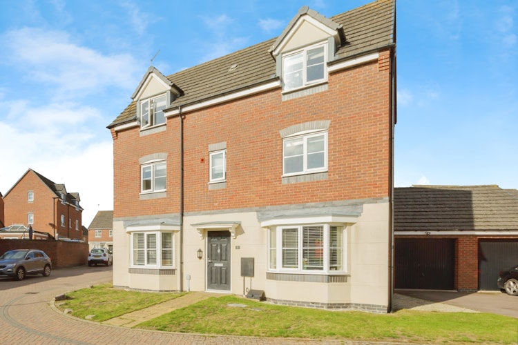 4 bedroom detached house