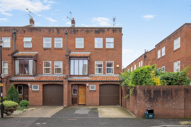 3 bedroom town house
