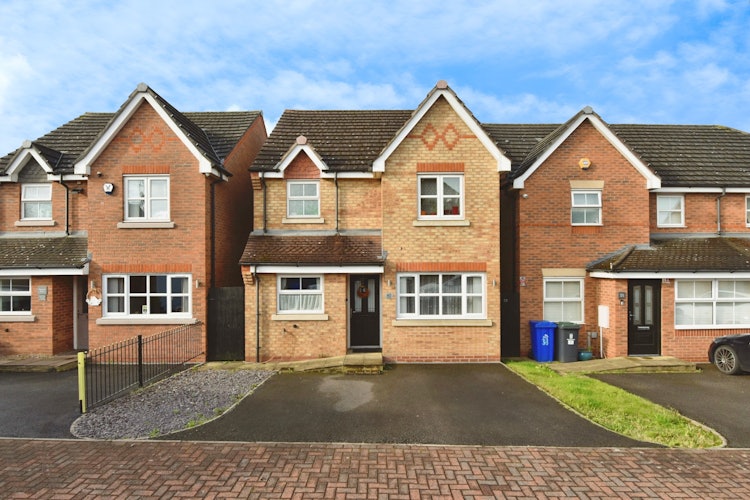 3 bedroom detached house