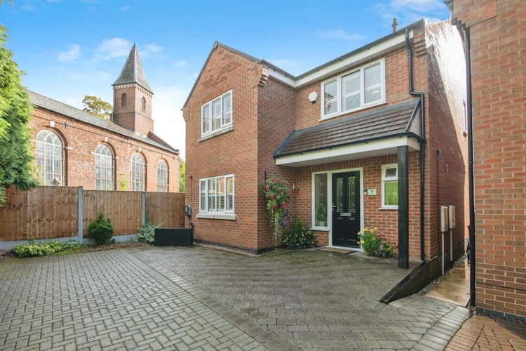 3 bedroom semi-detached house