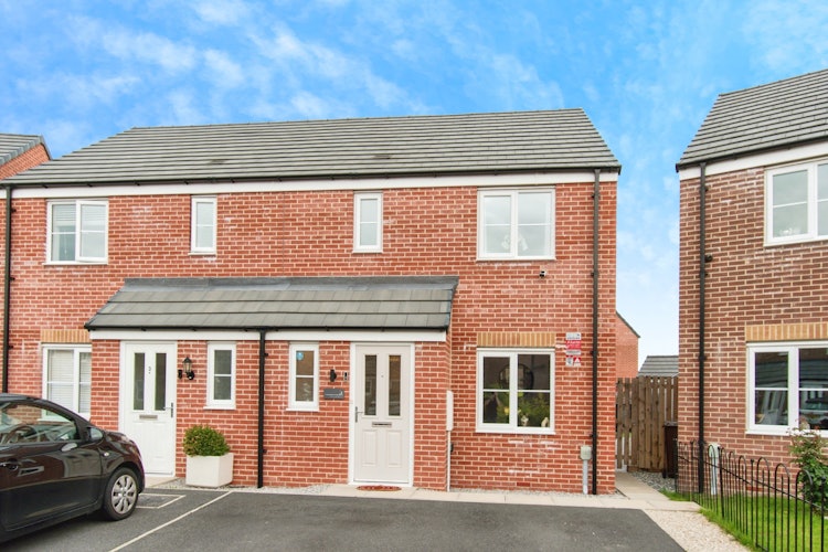 3 bedroom semi-detached house