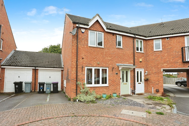 3 bedroom end of terrace house