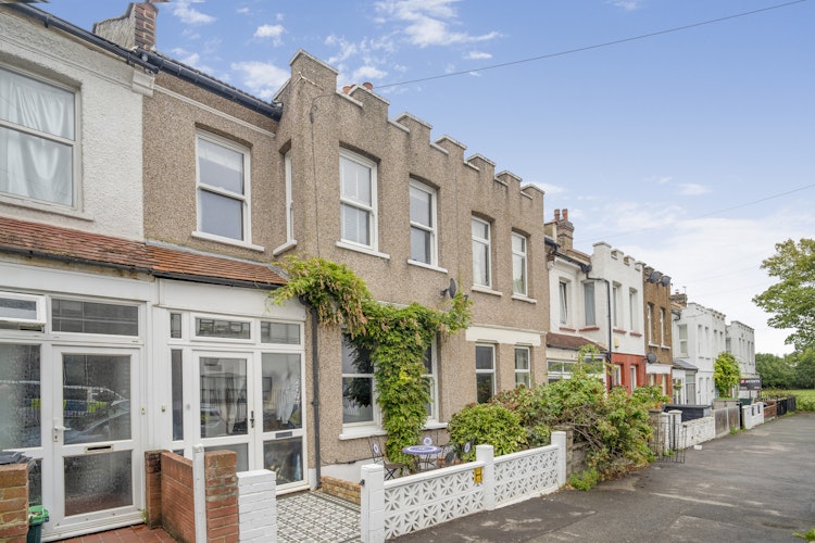 5 bedroom terraced house