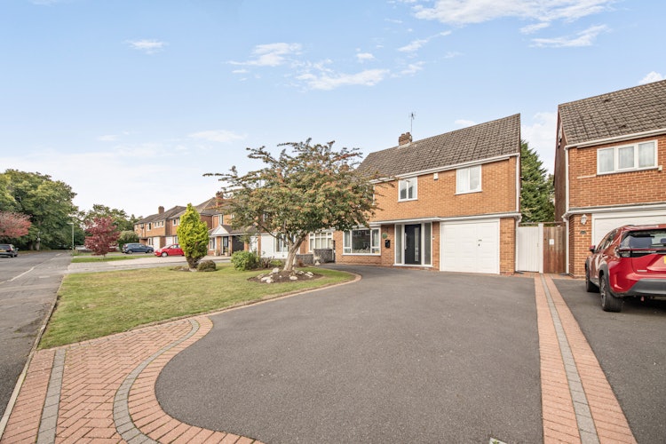 4 bedroom detached house